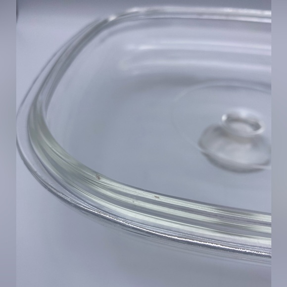 Vintage Corningware Shadow of Iris Casserole Dish 2.5L - Picture 15 of 15